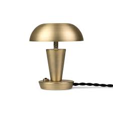 Tiny lampa - mässing i gruppen Inredning / Dekoration / Belysning hos Sommarboden i Höllviken AB (1104264668-FL)