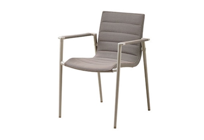 Core stol med armstöd - brun i gruppen Utemöbler / Material / Aluminiummöbler / Stolar - Aluminiummöbler hos Sommarboden i Höllviken AB (8434SFTB)