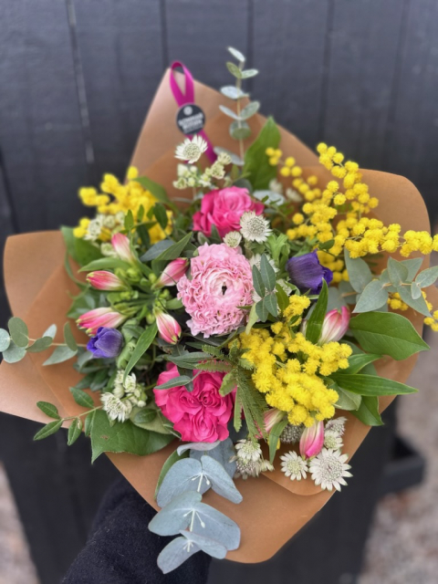 Vårbukett med mimosa