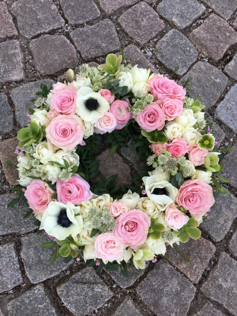 Kransdekoration begravning, mellan - rosa