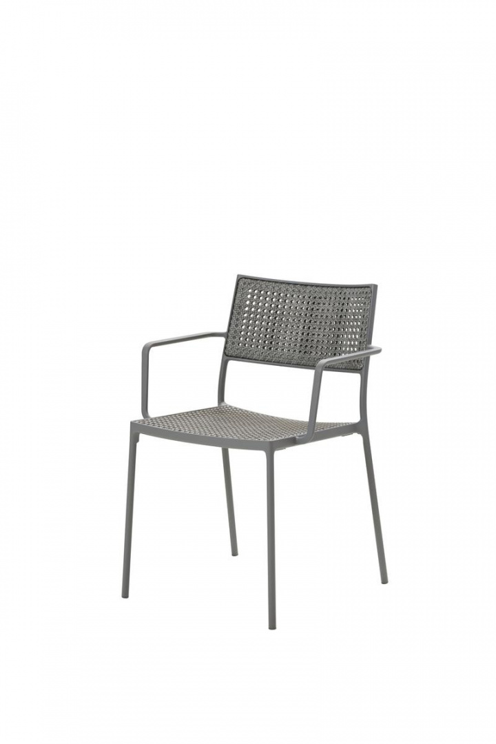 Less stol m/armstöd stapelbar - light grey i gruppen Utemöbler / Material / Aluminiummöbler / Stolar - Aluminiummöbler hos Sommarboden i Höllviken AB (11430AIDL)