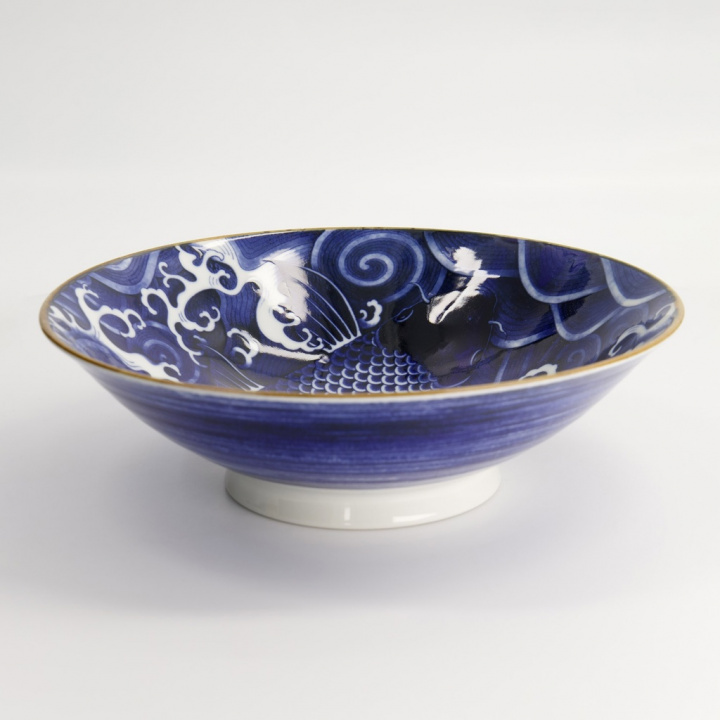 Japonism Carp Menbachi serveringsskål Ø 252 H77 cm - blue i gruppen Inredning / Kök & Servering / Fat, Tallrikar & Skålar hos Sommarboden i Höllviken AB (17108-TD)