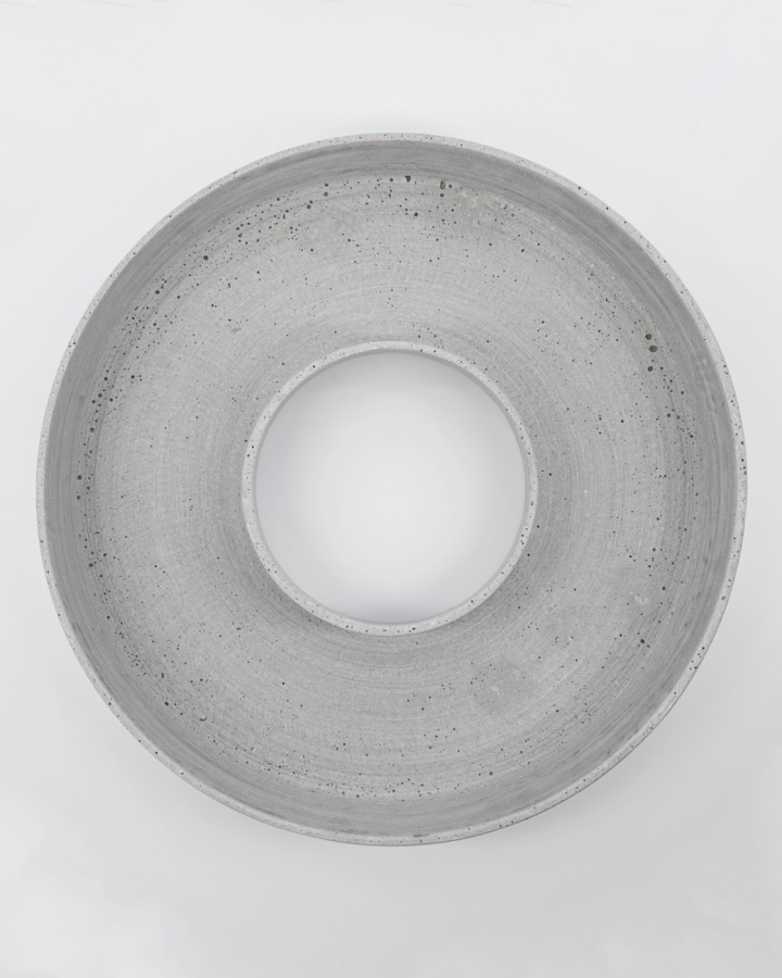 The Ring ljusstake Ø 45 cm - grey i gruppen Inredning / Dekoration / Ljushållare & Lyktor hos Sommarboden i Höllviken AB (207872022-HD)