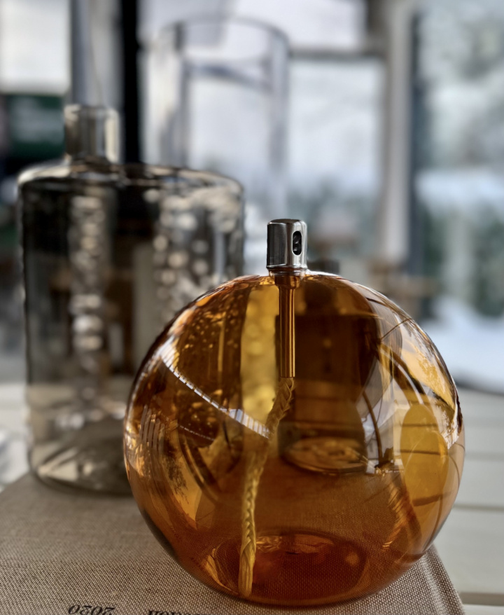 Oljelampa Sphere, XL - light amber i gruppen Inredning / Dekoration / Oljelampor hos Sommarboden i Höllviken AB (21-1821XL-LAMb)