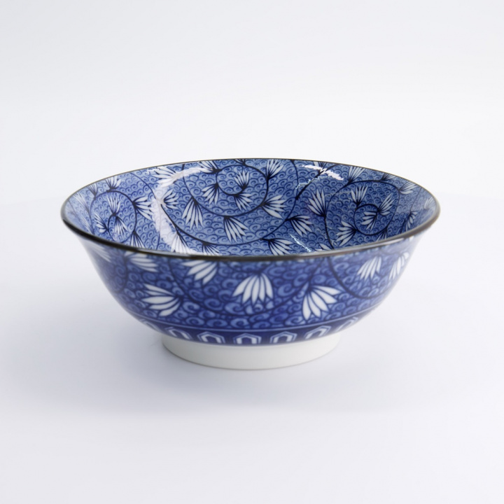 Hana Karakusa ramenskål Ø 205 H8 cm - blue/white i gruppen Inredning / Kök & Servering / Fat, Tallrikar & Skålar hos Sommarboden i Höllviken AB (22267-TD)