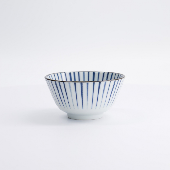 Natsu Tokusa tayoskål Ø 152 H67 cm - blue/white i gruppen Inredning / Kök & Servering / Fat, Tallrikar & Skålar hos Sommarboden i Höllviken AB (22327-TD)