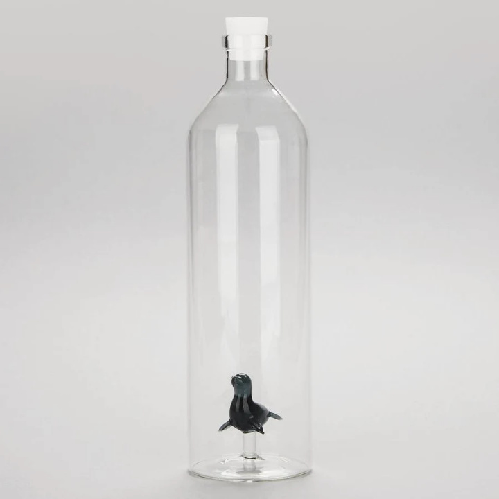 Atlantis flaska - gråsäl i gruppen Inredning / Kök & Dukning / Koppar, Muggar & Glas hos Sommarboden i Höllviken AB (27227)