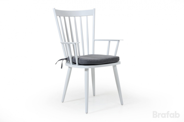 Alvena stol med dyna - matt vit i gruppen Utemöbler / Material / Aluminiummöbler / Stolar - Aluminiummöbler hos Sommarboden i Höllviken AB (3401-50-71)