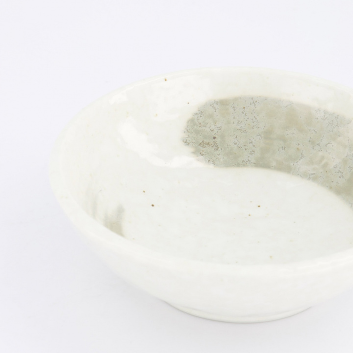 Yuki Kobiki skål Ø 13 H4,5 cm - white i gruppen Inredning / Kök & Servering / Fat, Tallrikar & Skålar hos Sommarboden i Höllviken AB (34248-TD)
