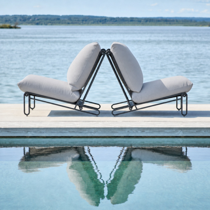 Blixt fåtölj - svart/sky grey dyna i gruppen Utemöbler / Loungemöbler / Loungemoduler / Fåtöljer - Loungemoduler hos Sommarboden i Höllviken AB (4191-8-71-deals)