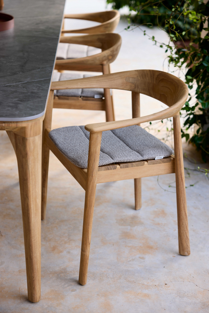 Majestic sittdyna stol m/armstöd - finns i flera färger i gruppen Dynor / Sittdynor hos Sommarboden i Höllviken AB (54090YXXX)