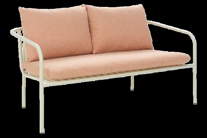 Bendt 2-sits soffa - pearl white/teddy orange dyna i gruppen Utemöbler / Loungemöbler / Loungemoduler / 2-sits soffor - Loungemoduler hos Sommarboden i Höllviken AB (6915-58-784)