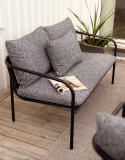 Bendt 2-sits soffa - black/teddy ant dyna