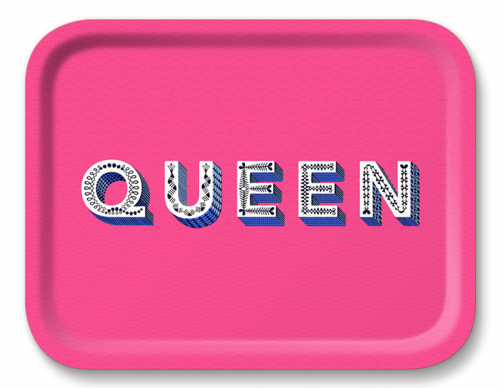 Queen bricka 36x28 cm - bright pink i gruppen Inredning / Kök & Dukning / Brickor & Grytunderlägg hos Sommarboden i Höllviken AB (AB3628-457)