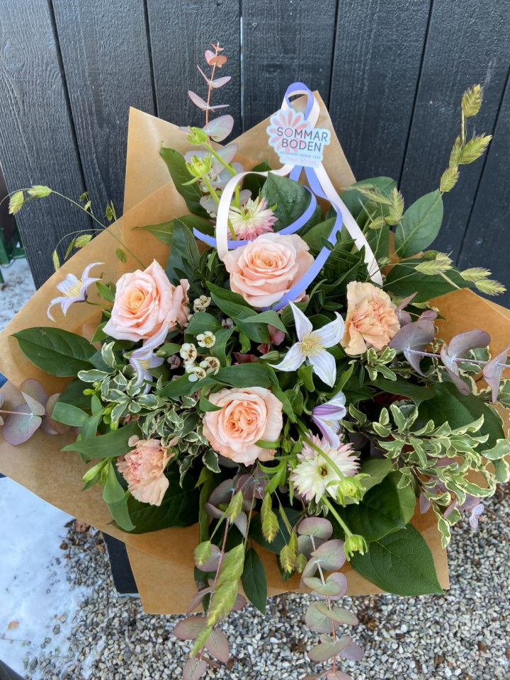 Alla hjärtans dag bukett, mellan - Gratis bud! i gruppen Blommor / Buketter hos Sommarboden i Höllviken AB (Allahjartans-mellan-499kr)