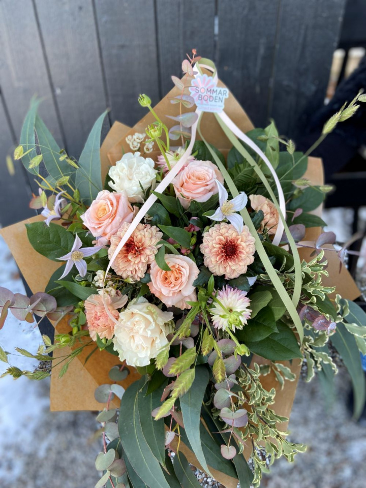 Alla hjärtans dag bukett, stor - Gratis bud! i gruppen Blommor / Buketter hos Sommarboden i Höllviken AB (Allahjartans-stor-699kr)