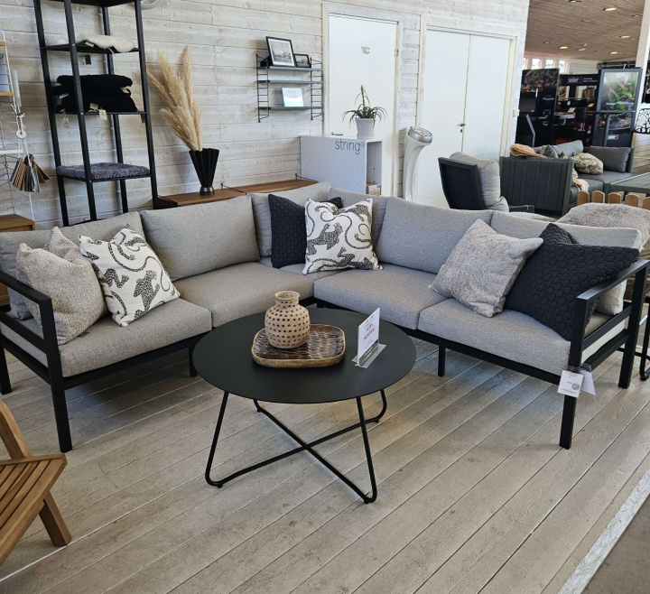 Lenny hörnsoffa exkl. soffbord - svart/grå dyna i gruppen Utemöbler / Relax / Bänkar & Soffor hos Sommarboden i Höllviken AB (B1122HVH-8-7)