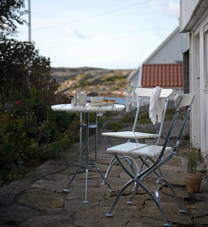 Bryggeri Trefotsbord - flera färger i gruppen Utemöbler / Bord / Cafébord hos Sommarboden i Höllviken AB (BRYGGERI-TREFOTSBORD)