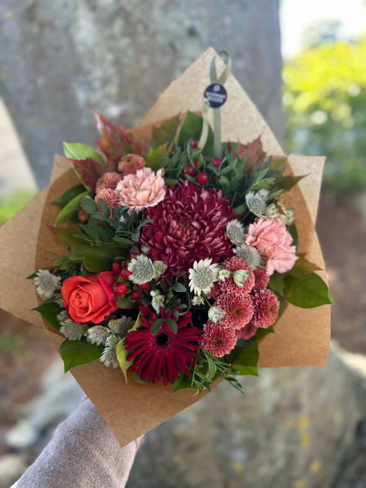 Bukett i varma toner i gruppen Blommor hos Sommarboden i Höllviken AB (Bukett-varm-SET)