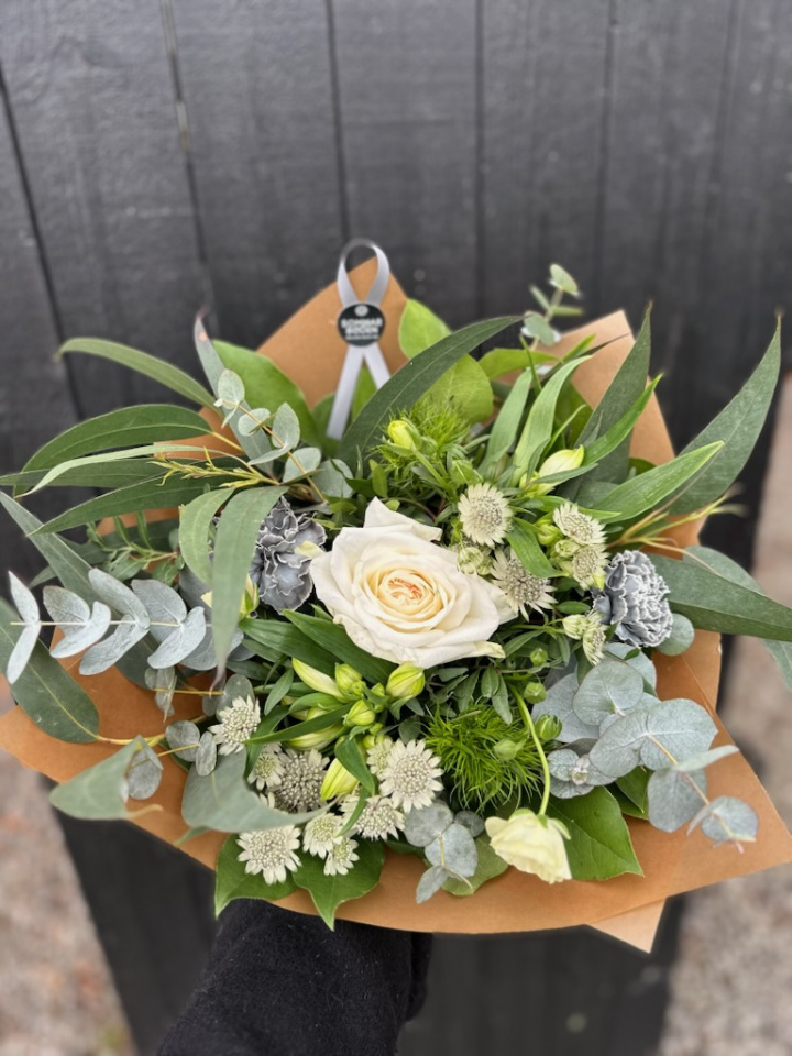 Elegant bukett i gruppen Blommor / Buketter hos Sommarboden i Höllviken AB (Elegant-blom-399)