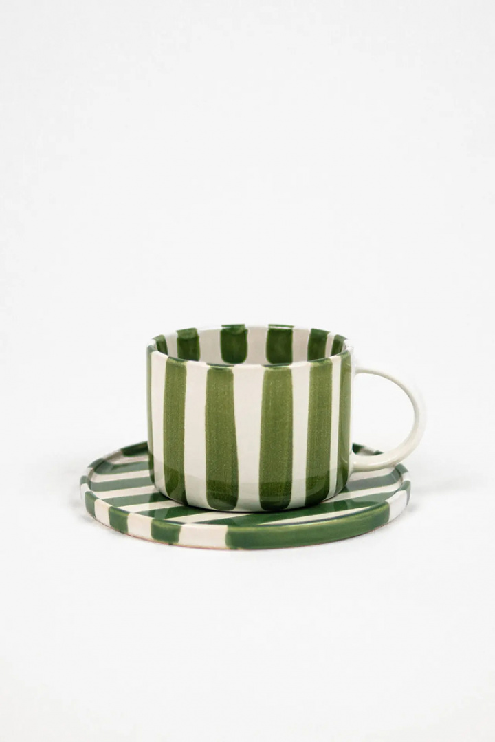 Monica kopp med fat - grön i gruppen Inredning / Kök & Dukning / Koppar, Muggar & Glas hos Sommarboden i Höllviken AB (HH014819-OJ)