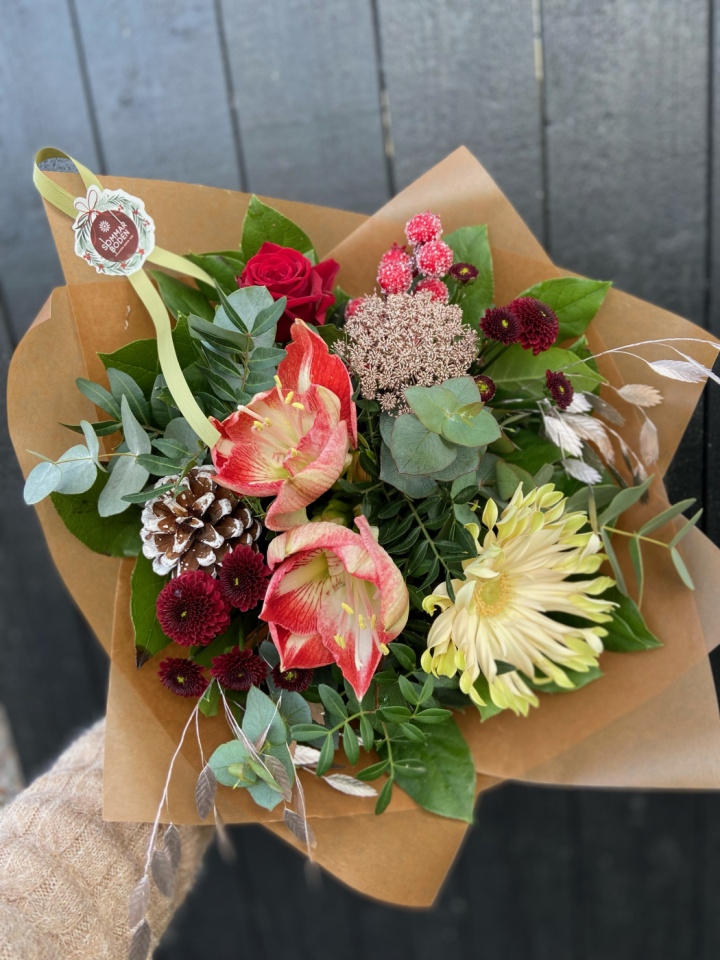 Julbukett med amaryllis i gruppen Blommor hos Sommarboden i Höllviken AB (Julbukett-amaryllis-SET)