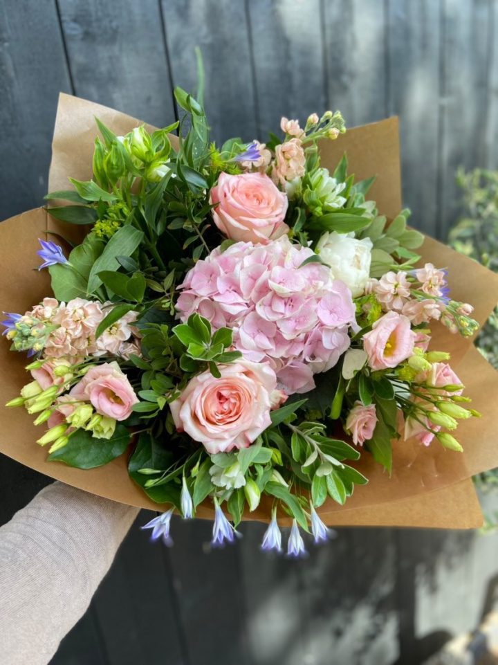 Romantisk bukett i gruppen Blommor hos Sommarboden i Höllviken AB (Romantisk-bukett-SET)