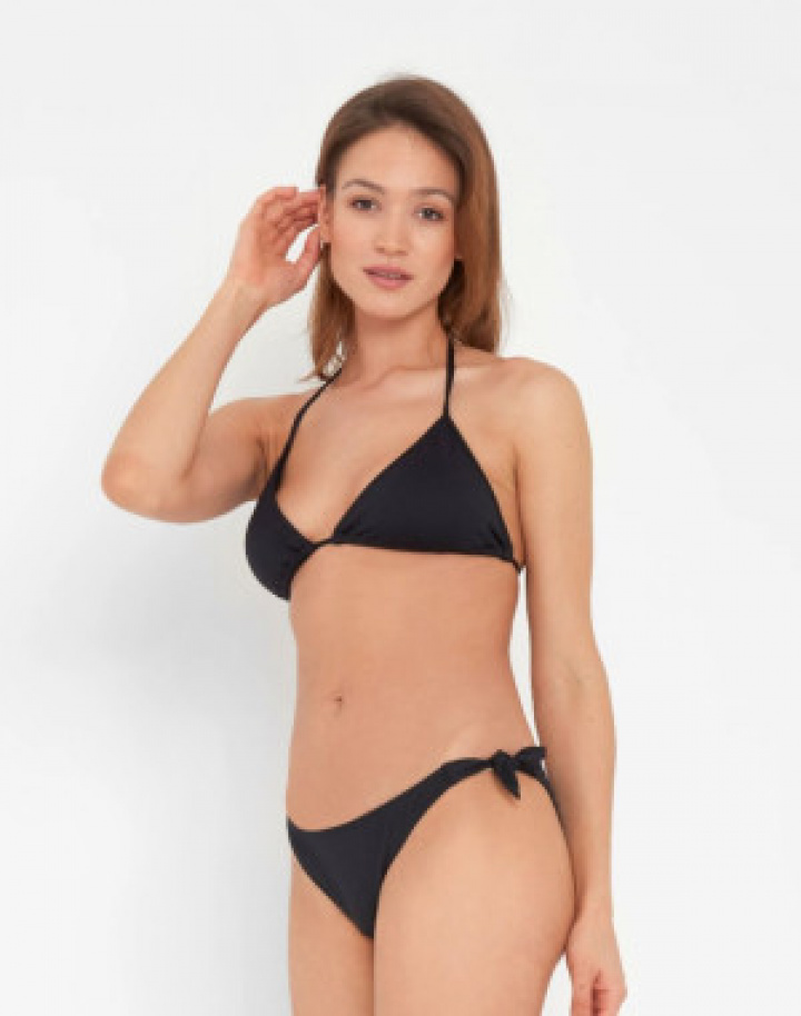 Ida trekantsbikini-top - black i gruppen Badkläder / Bikini & Baddräkter hos Sommarboden i Höllviken AB (STBT501050)