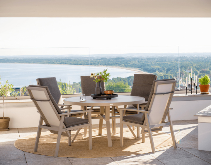 Samvaro matgrupp - khaki/soft dawn dyna i gruppen Utemöbler / Matgrupper / Färdiga paket hos Sommarboden i Höllviken AB (Samvaro-mat-khaki-SET)