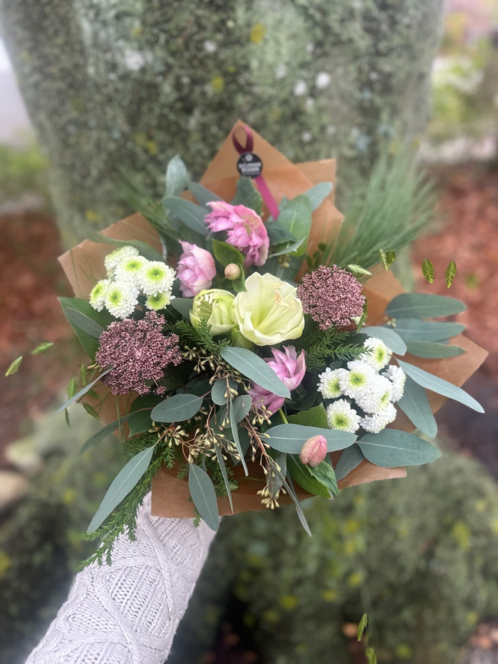 Skimrande julbukett i gruppen Blommor hos Sommarboden i Höllviken AB (Skimrande-jul-SET)