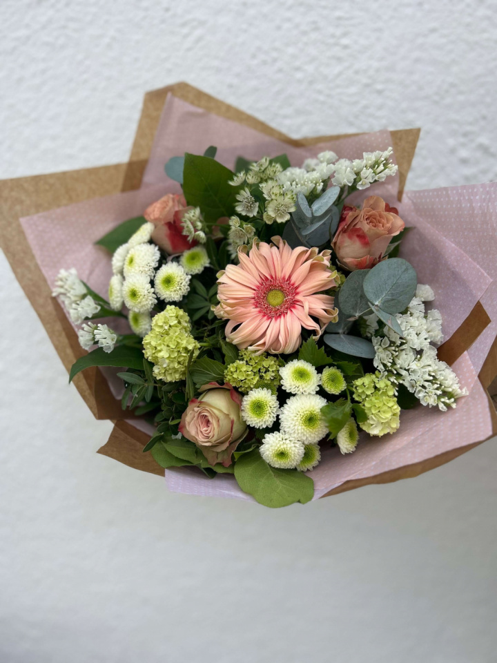 Sommarbukett - floristens val i gruppen Blommor hos Sommarboden i Höllviken AB (Sommarbukett-1-SET)