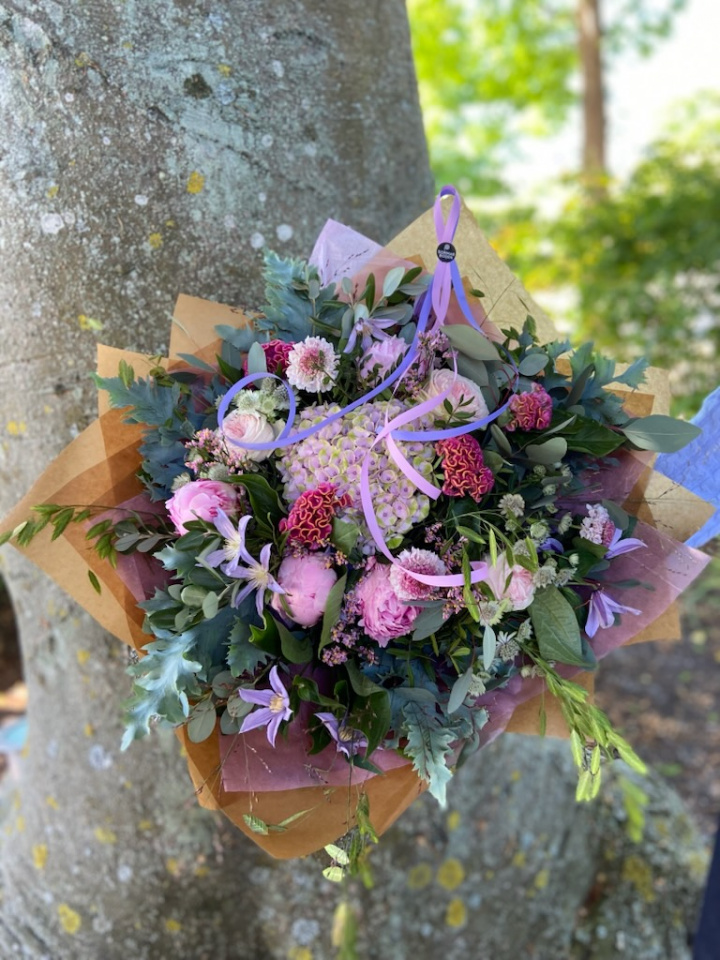 Sommarens superlyxiga bukett i gruppen Blommor / Buketter hos Sommarboden i Höllviken AB (Sommarens-superlyx-SET)