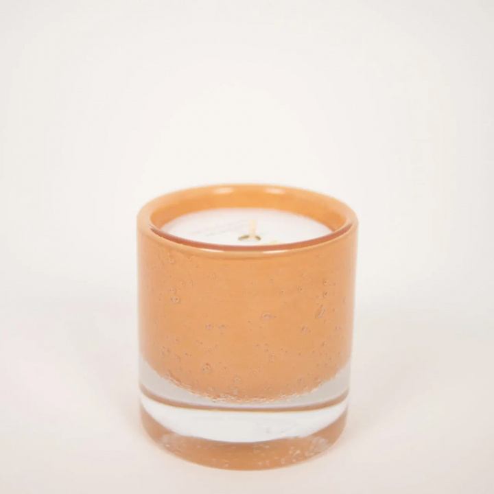 Corsica doftljus - pinky peach i gruppen Inredning / Dekoration / Ljus, Doft & Tillbehör hos Sommarboden i Höllviken AB (WH013118-OJ)