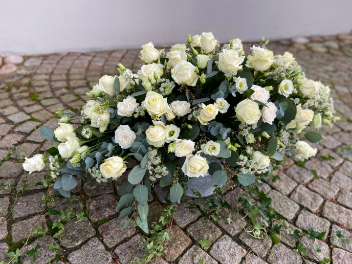 Kistdekoration, mellan - vit i gruppen Blommor hos Sommarboden i Höllviken AB (beg-kistdek-mellan-vit)
